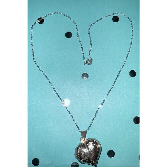 Gorgeous Sterling Heart Locket Necklace - Picture 14 of 16